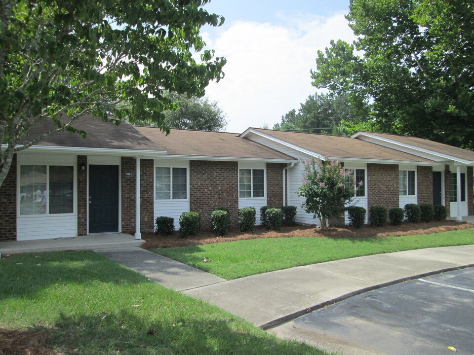 129 Lantern Ln in Raeford, NC - Building Photo