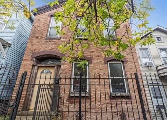 property at 1619 S Loomis St