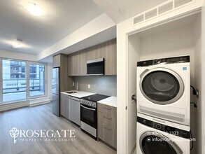 7439 Kingston Rd in Toronto, ON - Building Photo - Building Photo