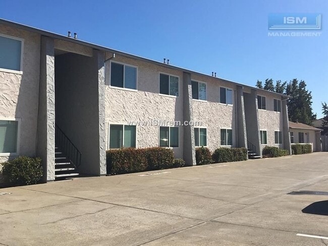 Lake Boulevard Apartment Homes in Redding, CA - Building Photo - Building Photo