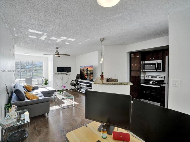 457 Vista Isles Dr in Plantation, FL - Building Photo - Building Photo