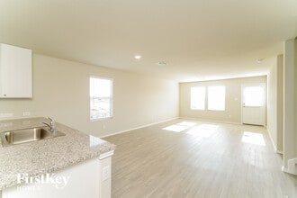 13244 Rosemary Cove in Saint Hedwig, TX - Foto de edificio - Building Photo