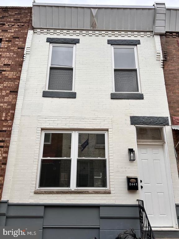 property at 2441 S Darien St
