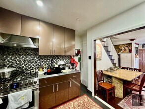 20-52 32nd St-Unit -1 in Queens, NY - Building Photo - Building Photo
