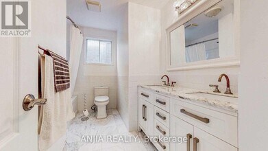 39 Heatherton Way in Vaughan, ON - Building Photo - Building Photo