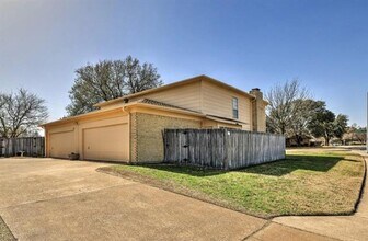 4401 Altamesa Blvd in Fort Worth, TX - Building Photo - Building Photo