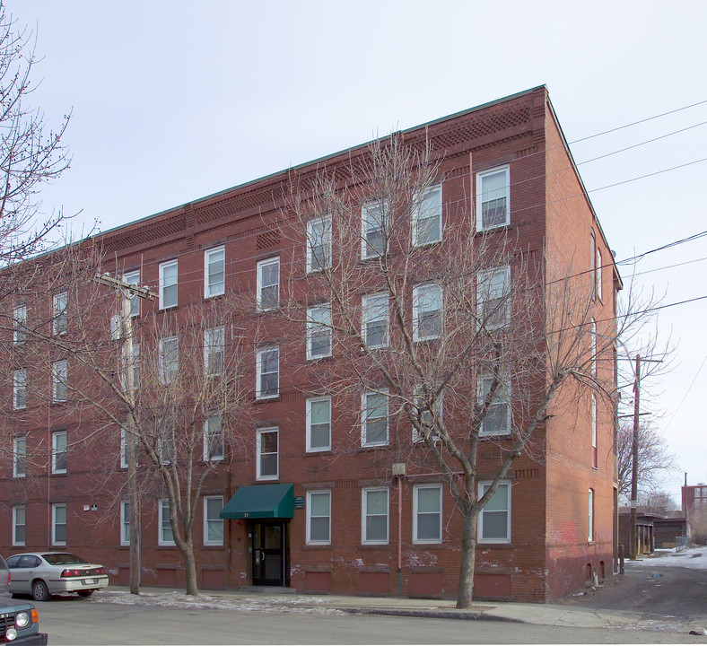 Verano Apartments in Holyoke, MA - Foto de edificio