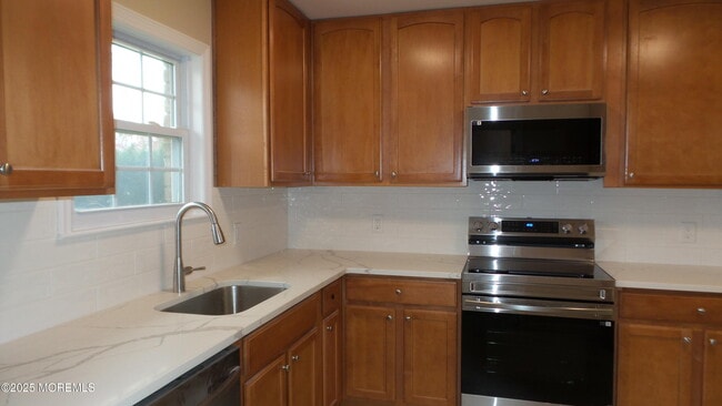 2 Briar Mills Dr in Brick, NJ - Building Photo - Building Photo