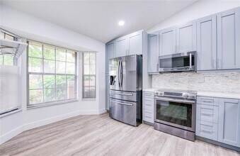 2617 Bentley Dr in Palm Harbor, FL - Building Photo - Building Photo