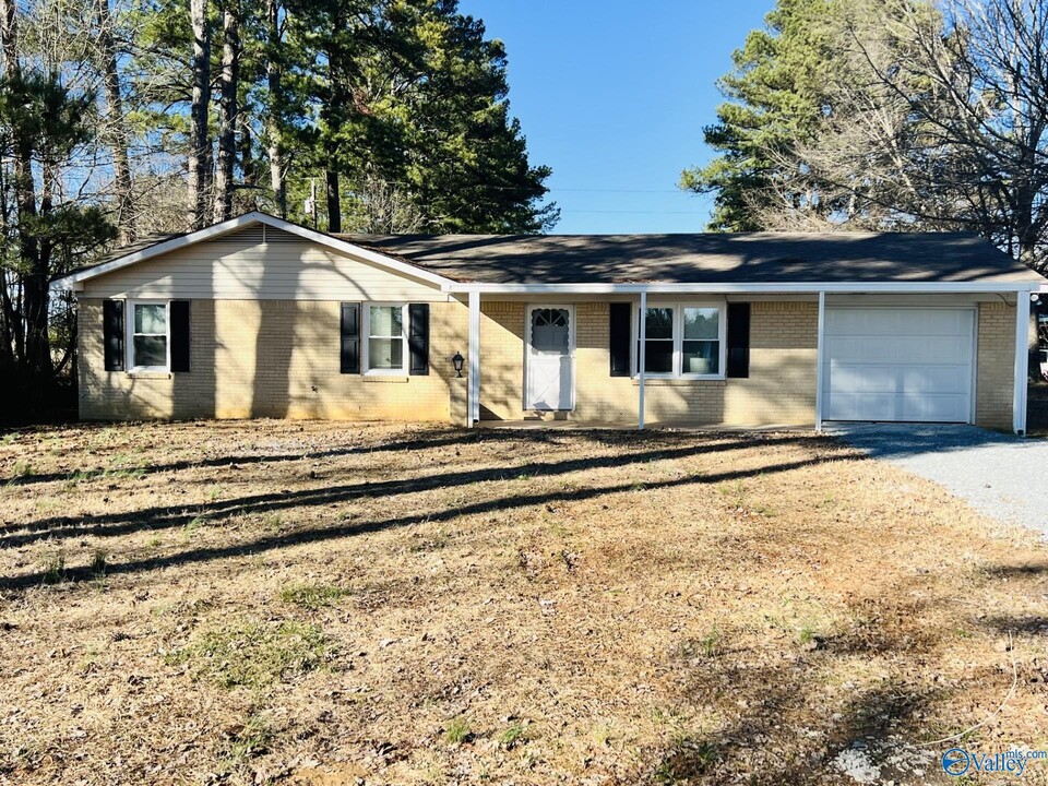 12615 US-72 in Athens, AL - Building Photo