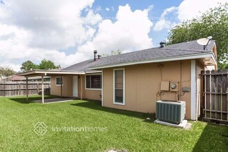 2158 Pilgrims Point Dr in Friendswood, TX - Building Photo - Building Photo