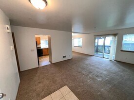 8948 Gravelly Lake Dr SW in Lakewood, WA - Building Photo