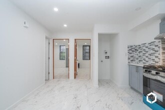 93-04 177th St in Queens, NY - Building Photo - Building Photo