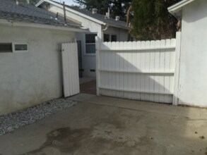 20957 Community St in Los Angeles, CA - Building Photo - Building Photo