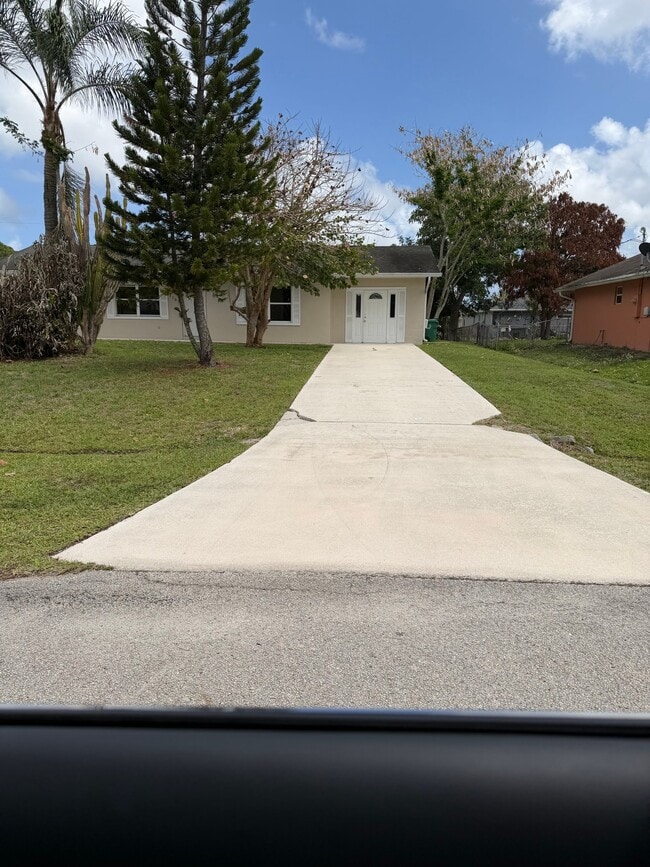 property at 1107 SW Ithaca St