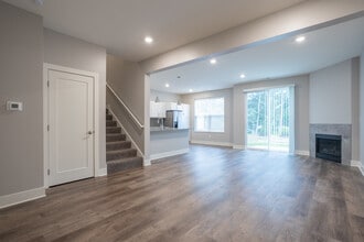 Evergreen Townhomes in Grand Rapids, MI - Building Photo - Interior Photo