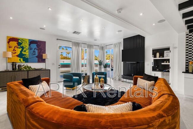 2325 N Girasol Ave in Palm Springs, CA - Building Photo - Building Photo