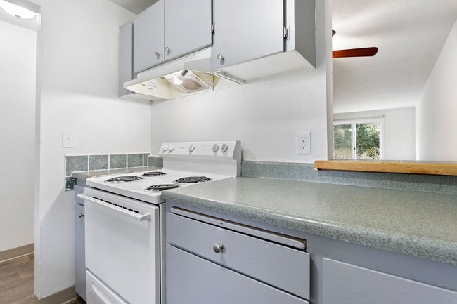 Fairway Apartments in Portland, OR - Foto de edificio - Building Photo