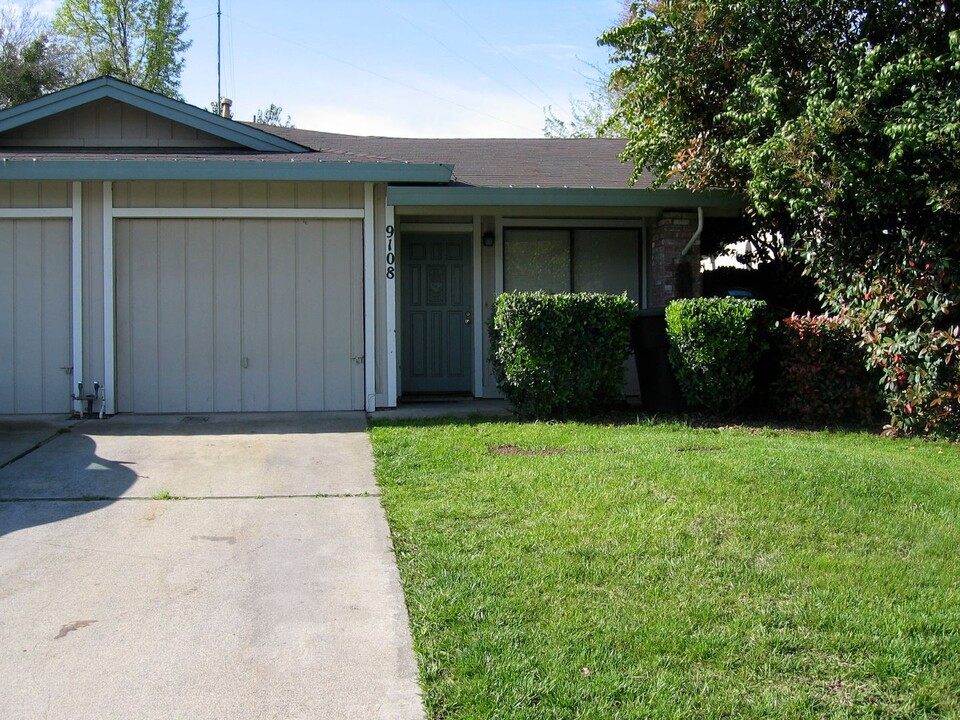 9108-9110 Nasreen Dr in Sacramento, CA - Building Photo