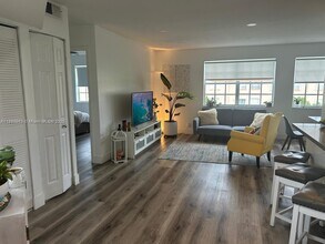 365 SW 86th Ave in Pembroke Pines, FL - Building Photo - Building Photo
