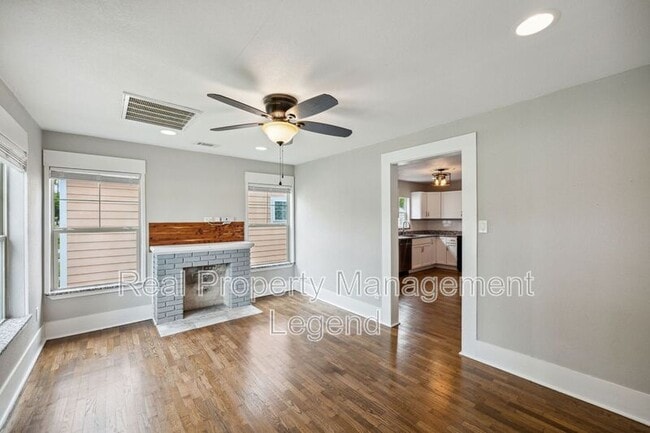property at 1605 S Walnut St