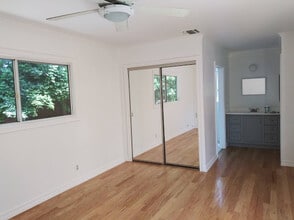 6943 Balcom Ave in Los Angeles, CA - Building Photo - Building Photo