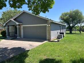107 Old W Trail in Buda, TX - Building Photo - Building Photo