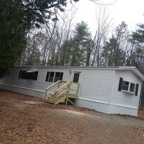 533 Hinckley Rd in Clinton, ME - Building Photo