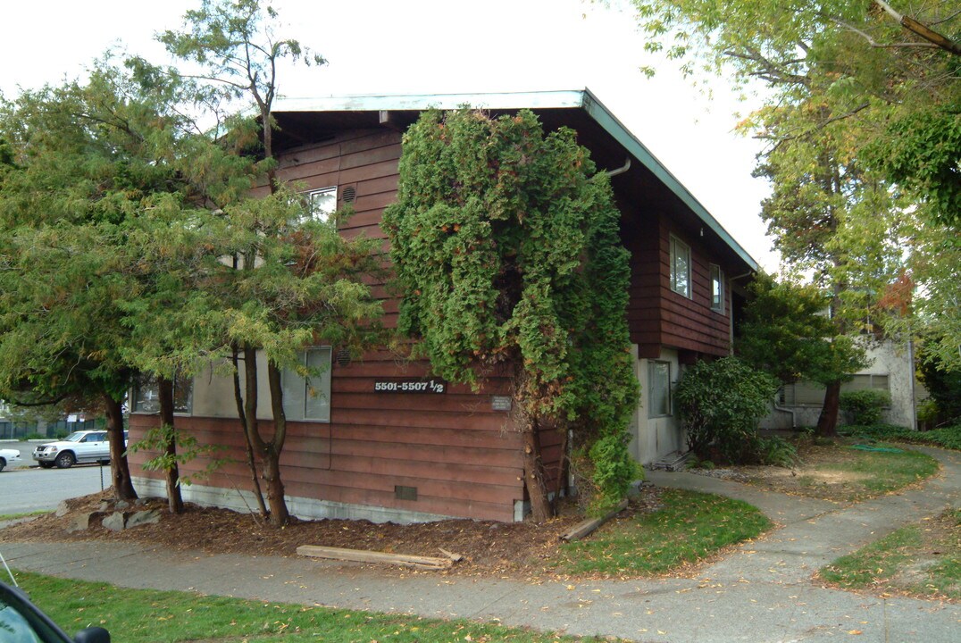 The Chalet in Seattle, WA - Foto de edificio