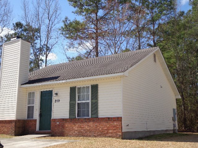 219 Deer Creek Dr in Jacksonville, NC - Building Photo - Building Photo