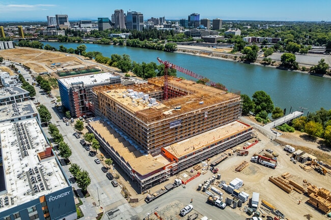 Pierside Apartments in West Sacramento, CA - Foto de edificio - Building Photo