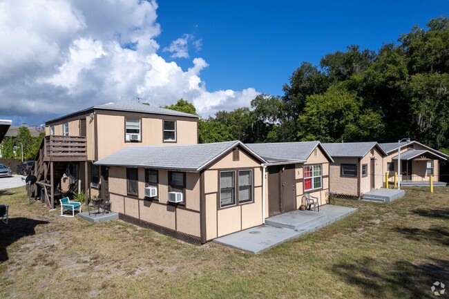 212 Madison Ave in Daytona Beach, FL - Foto de edificio - Building Photo