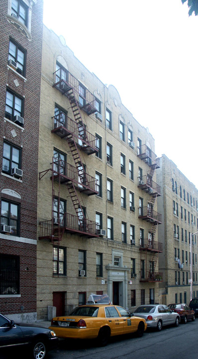 150 W 195th St in Bronx, NY - Foto de edificio