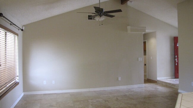 501 Quail Rock Ave in Bakersfield, CA - Building Photo - Building Photo