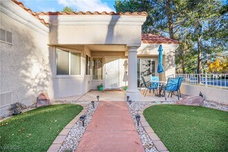 2800 Linkview Dr in Las Vegas, NV - Building Photo - Building Photo