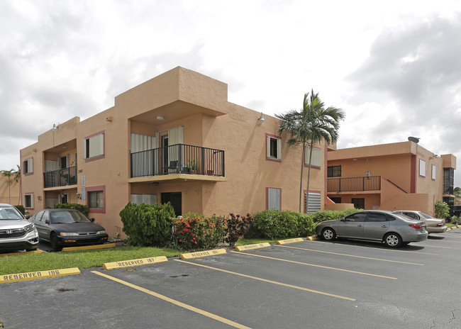 1360 W 41st in Hialeah, FL - Building Photo - Building Photo