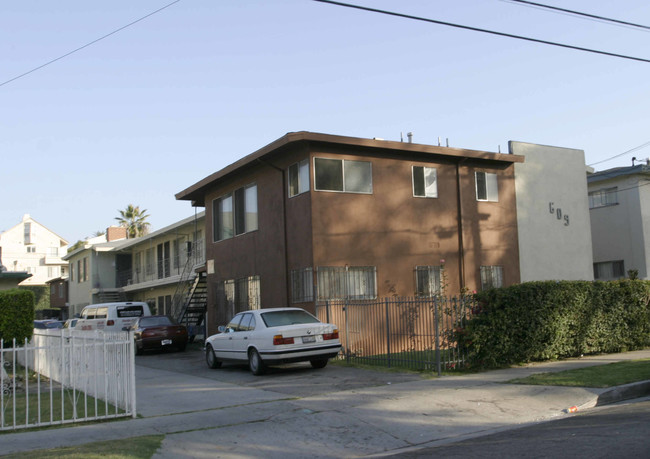 609 W Hyde Park Blvd in Inglewood, CA - Building Photo - Building Photo