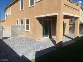 9541 Vast Valley Ave in Las Vegas, NV - Foto de edificio - Building Photo