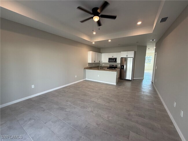 832 Holmes Ave in Lehigh Acres, FL - Building Photo - Building Photo
