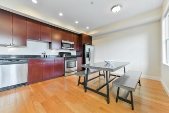 329 W Broadway in Boston, MA - Building Photo - Building Photo