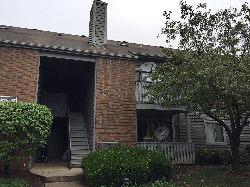 8206 Tamarron Dr in Plainsboro, NJ - Foto de edificio