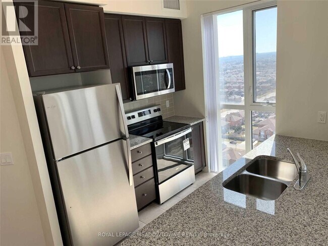 349 Rathburn Rd W in Mississauga, ON - Building Photo - Building Photo