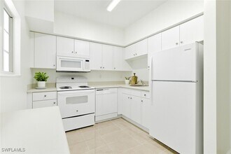 8423 Bernwood Cove Loop in Ft. Myers, FL - Foto de edificio - Building Photo
