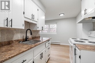 24 Brookside St in London, ON - Building Photo - Building Photo