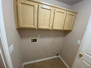 5026 Elgin Woods Ct in Sacramento, CA - Building Photo - Building Photo