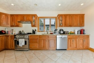 33 Farragut Ave, Unit 2 in Somerville, MA - Building Photo - Building Photo
