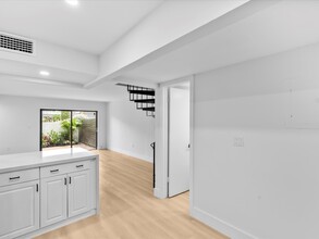 3234 W Trade Ave in Miami, FL - Building Photo - Building Photo