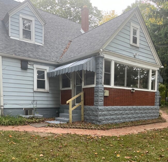 485 Hillside Ave, Unit APT A in Monroeville, PA - Building Photo - Building Photo