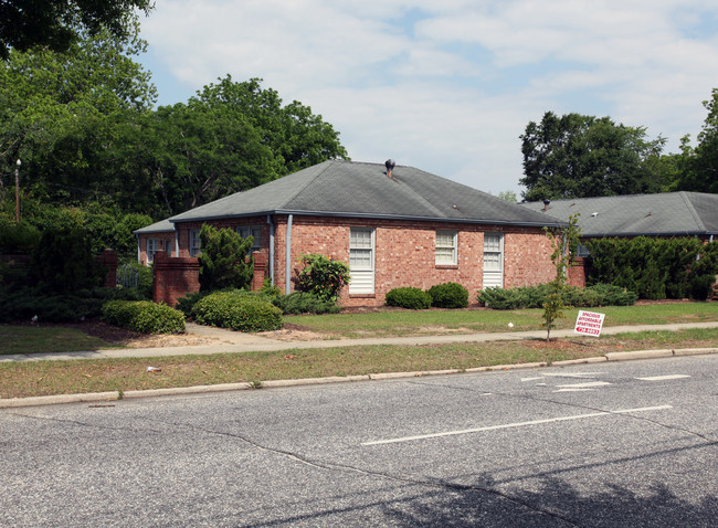 Towne Village Apartments in Lumberton, NC - Foto de edificio - Building Photo