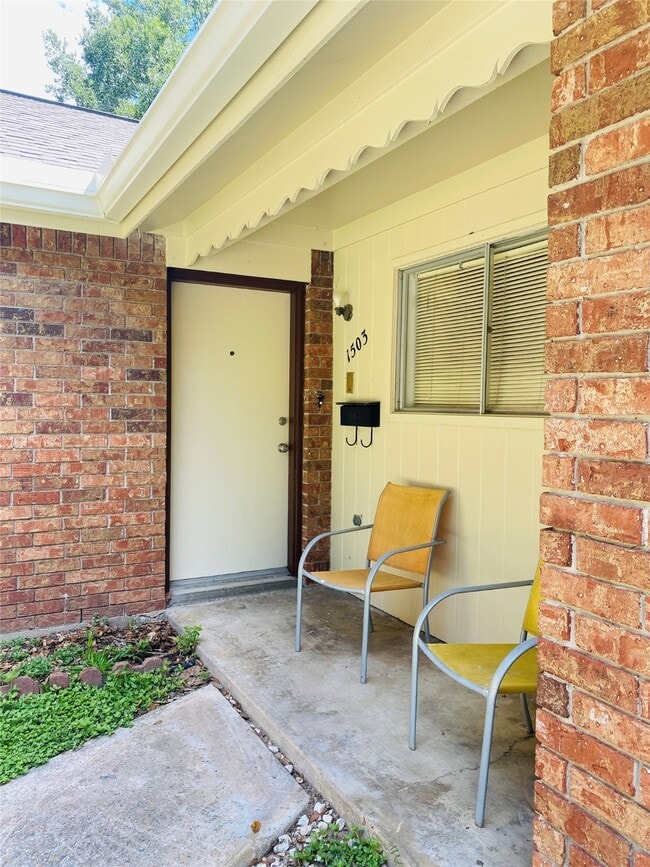 1503 Bayou Dr in Alvin, TX - Building Photo - Building Photo